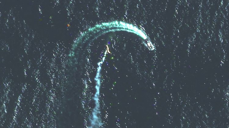 Das von Maxar veröffentlichte Bild soll ein russisches Landungsboot der Serna-Klasse zeigen.