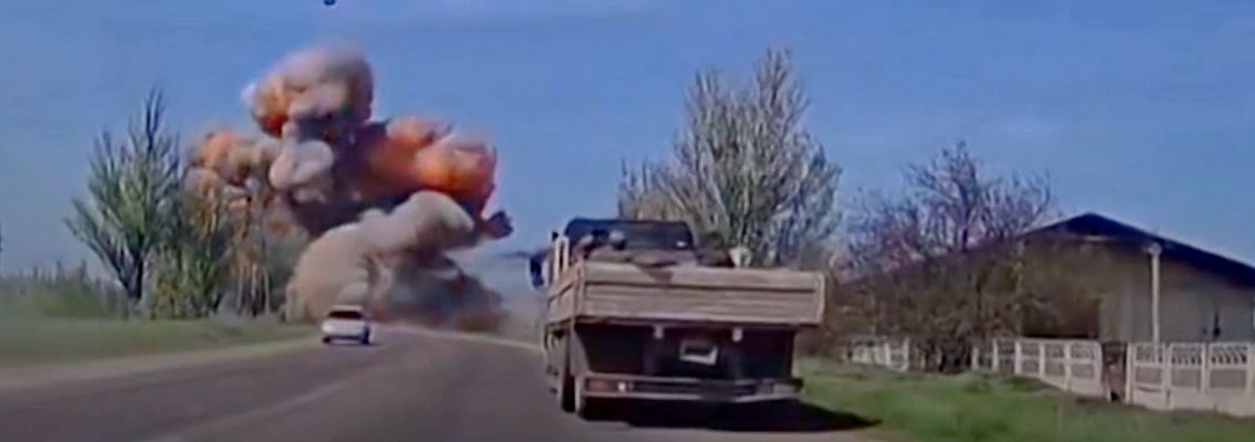Explosion schleudert Panzer-Geschützturm in die Luft
