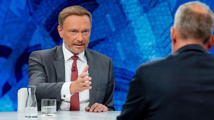 Finanzminister Lindner will den Verlust der Kaufkraft durch staatliche Entlastungspakete dämpfen.
