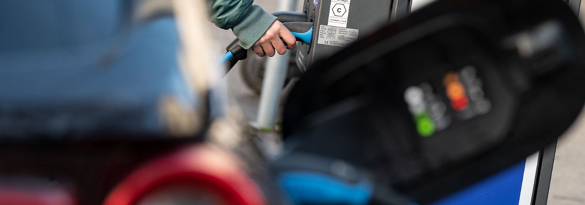 Die Ladeinfrastruktur wird mit dem Anstieg der E-Autoverkäufe nicht mithalten können, warnt eine Studie.