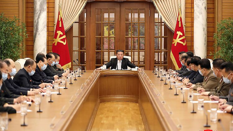 Es handelt sich um den ersten offiziellen Corona-Ausbruch in Nordkorea - Kim Jong-un ordnete bereits einen landesweiten Lockdown an.