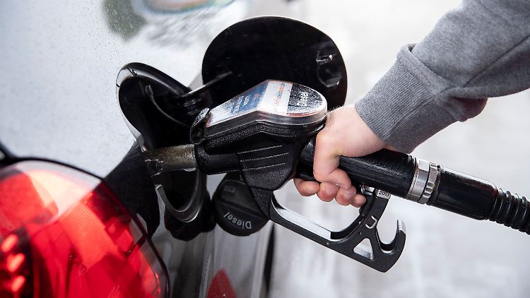 Der Liter Diesel kostete seit Anfang März zeitweise fast 12 Cent mehr als E10.