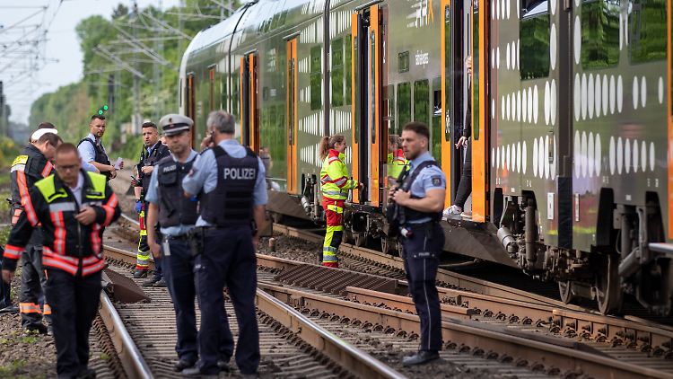 Ein Bundespolizist und zwei Mitreisende überwältigten den 31-Jährigen.