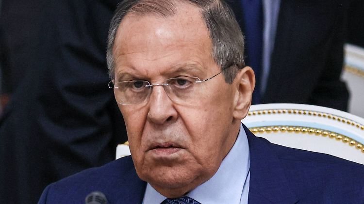 Er hat Zweifel an der "Harmlosigkeit" von Kiews Wunsch, der EU beizutreten: Russlands Außenminister Lawrow.