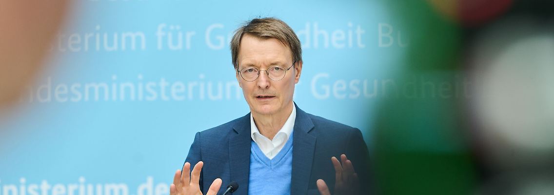 Karl Lauterbach (SPD), Bundesminister für Gesundheit, während einer Pressekonferenz in Berlin.