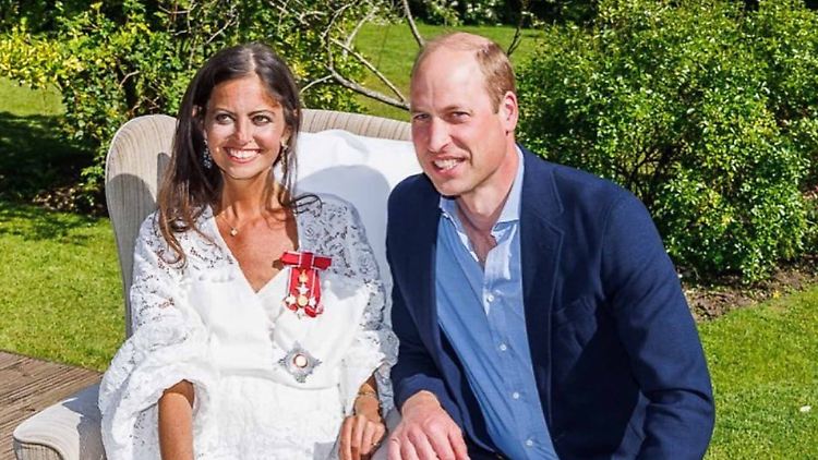 Einen Royal zu Besuch zu haben sei "ziemlich surreal", schrieb James auf Instagram.