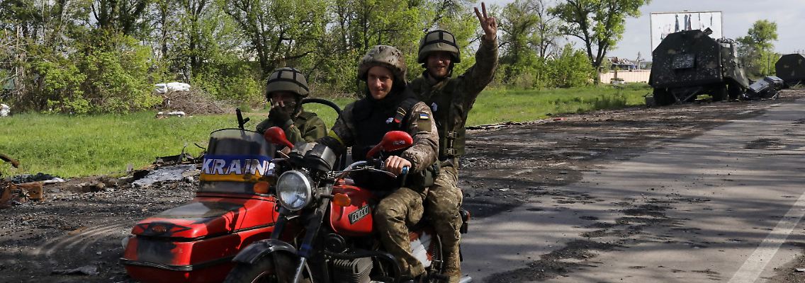 2022-05-13T122938Z_271108084_RC2C6U9PEY7Q_RTRMADP_3_UKRAINE-CRISIS-KHARKIV.JPG
