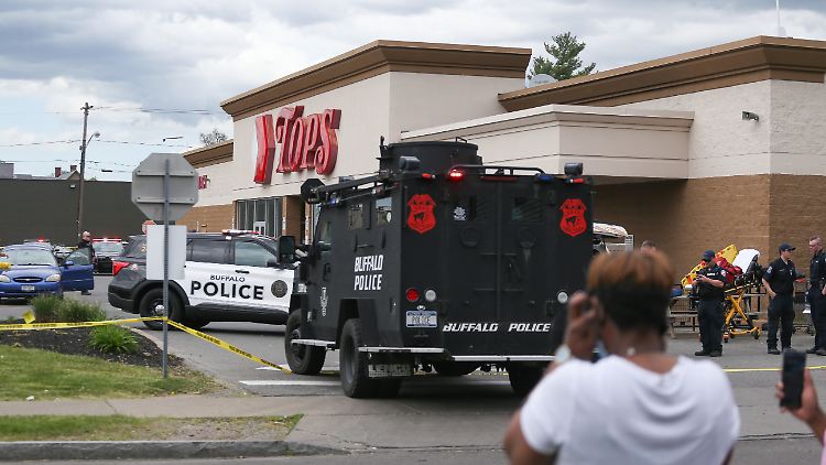 In dem Supermarkt in der US-Stadt Buffalo sollen mindestens acht Menschen getötet worden sein.
