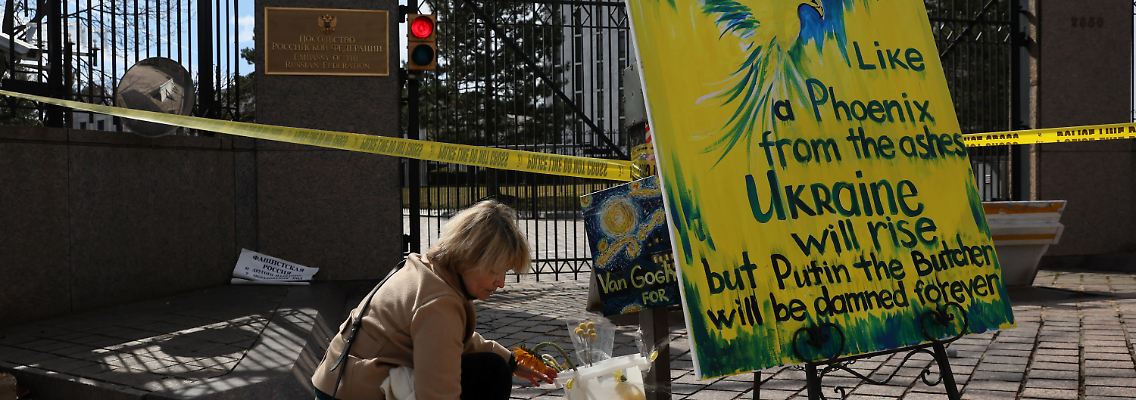 2022-03-08T192547Z_713283277_RC2DYS9TO4HW_RTRMADP_3_UKRAINE-CRISIS-USA-PROTEST.JPG