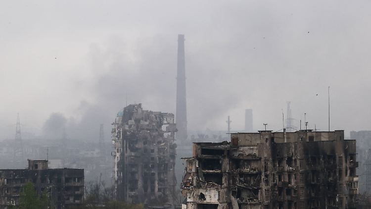 Rauchschwaden über dem Asow-Stahlwerk: Das Bild wurde am gestrigen Samstag aufgenommen.