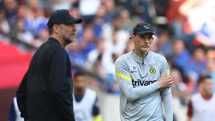Klopp (l.) hat alles und Tuchel (r.) nichts. 