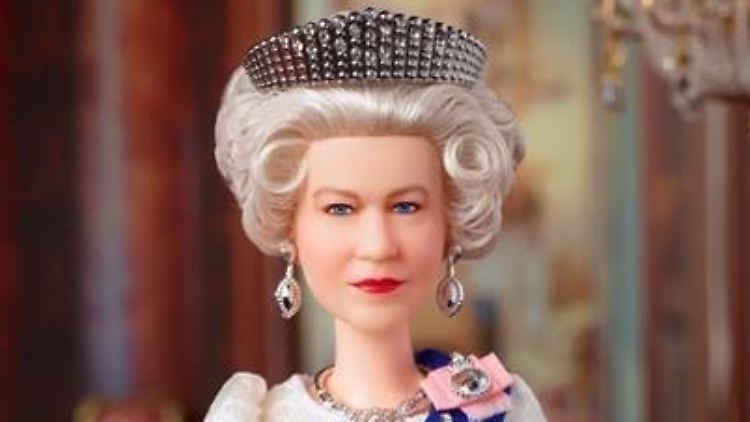 Im Laden kostete die Queen-Barbie etwa 110 Euro.