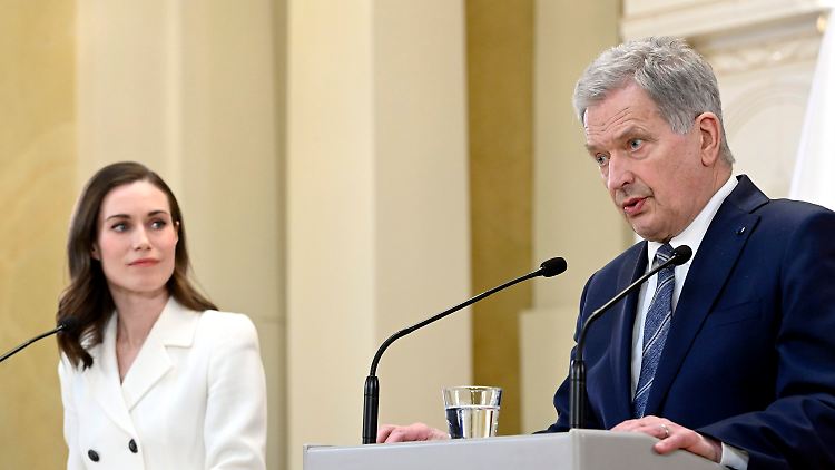 Marin (li.) und Niinistö (re.) treiben die NATO-Aufnahme Finnlands voran.