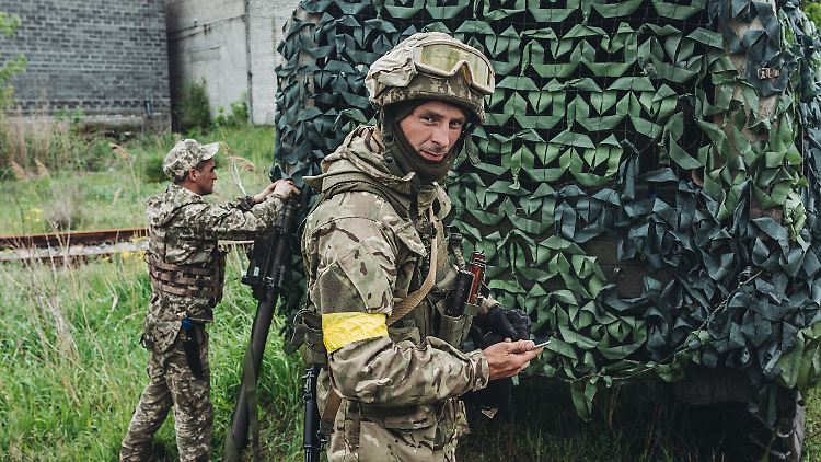 Ukrainisches Militär räumt im Osten des Landes Gewinne für Russland ein.