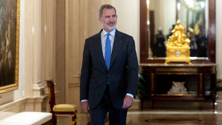Felipe soll Juan Carlos in einem Telefonat einen Besuch nach Madrid zugesagt haben.