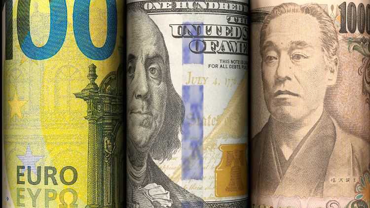 Die fünf großen Weltwährungen: Britisches Pfund, Euro, US-Dollar, Yen und Yuan.