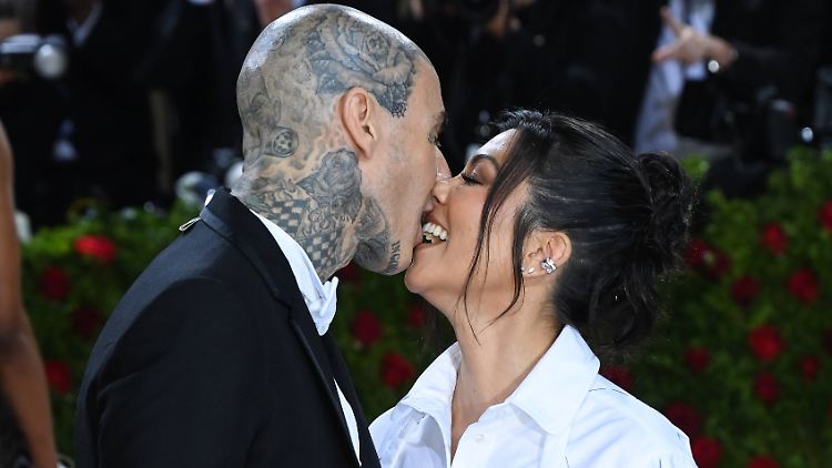 Jetzt gilt es: Travis Barker und Kourtney Kardashian sind verheiratet.