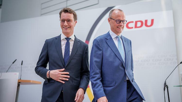 Den Wahlsieg von Hendrik Wüst in NRW sieht CDU-Chef Merz als klare Antwort an den Bundeskanzler.