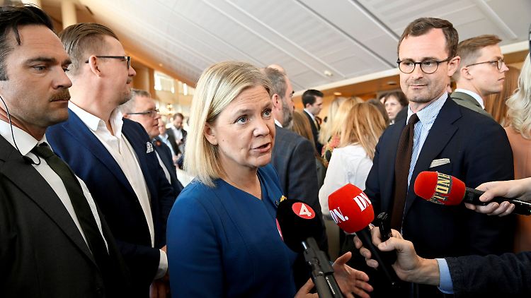 Der Krieg gegen die Ukraine ändert alles: Schwedens Ministerpräsidentin Andersson will ihr Land in die NATO führen. 