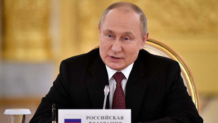 Putin bei einem Treffen einer Militärallianz mit den Staatschefs von Belarus, Armenien, Kasachstan, Kirgistan und Tadschikistan.