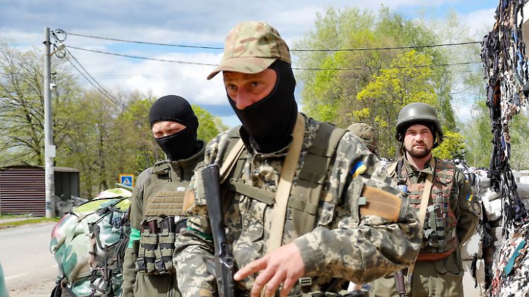 Laut Kiew befinden sich russische Truppen nördlich von Charkiw im Verteidigungsmodus und versuchen den Vormarsch ukrainischer Streitkräfte Richtung Grenze aufzuhalten.