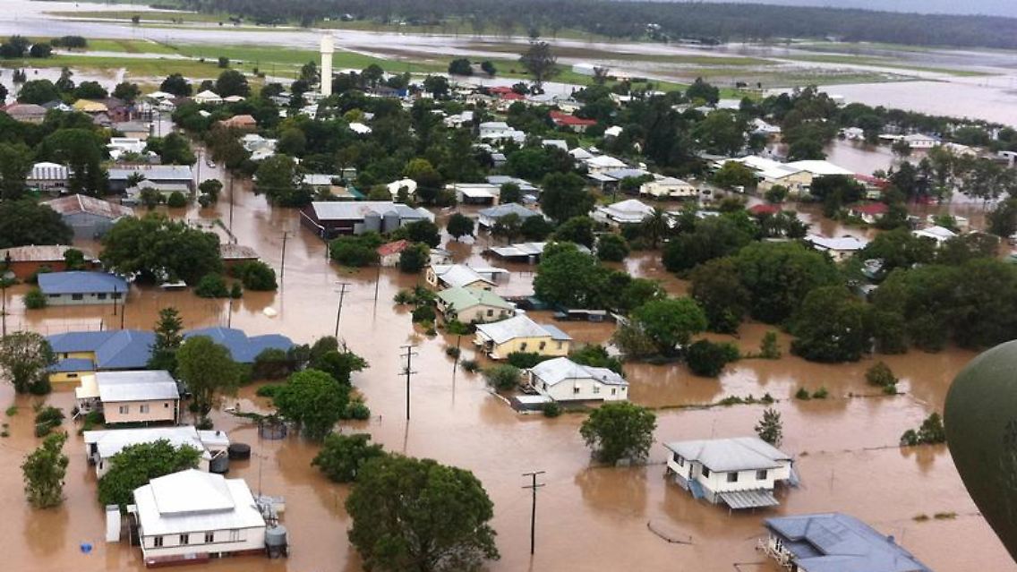 Es ist die schlimmste Flut in Queensland seit 50 Jahren. Davon sind auch Urlauber betroffen.