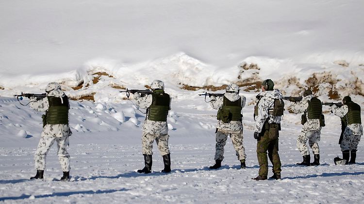 Finnische Reservisten bei einer Übung in Südkarelien. Wie Schweden strebt das Land in die NATO.