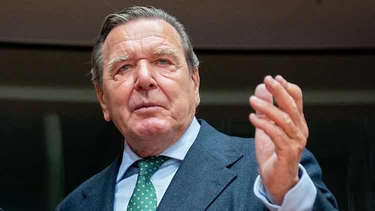 Die Debatte um Streichungen bei Schröders Ausstattung hatte sich vor allem an dessen Engagement für Russland entzündet.