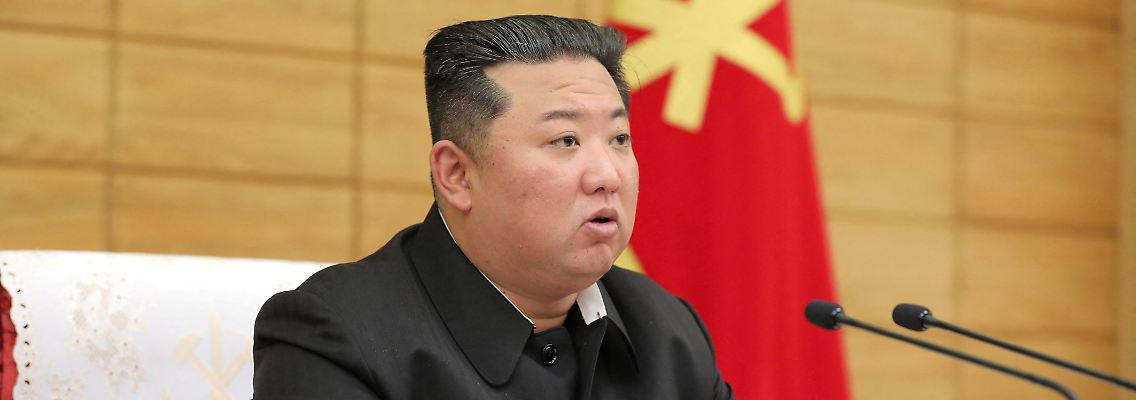 2022-05-15T233400Z_1461527047_RC2Y7U9P6IE4_RTRMADP_3_HEALTH-CORONAVIRUS-NORTHKOREA.JPG