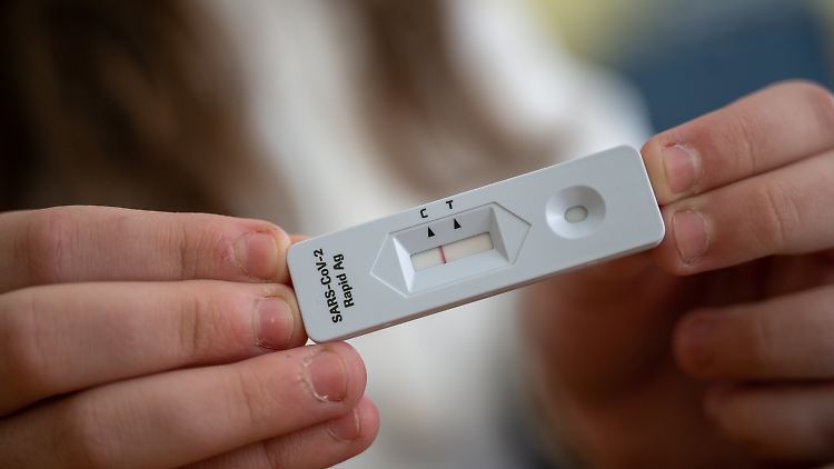 Auch in zweieinhalb Jahren Pandemie haben sich nicht alle mit dem Coronavirus angesteckt - oder wissen es nicht. 