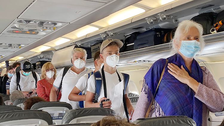 Offenbar wächst bei Passagieren der Unmut über die Maskenpflicht im Flugzeug.