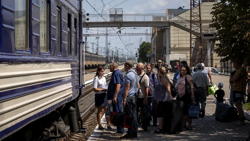 2024-08-02T122612Z-1604599928-RC2O79AGDBST-RTRMADP-3-UKRAINE-CRISIS-BATTLEFIELD