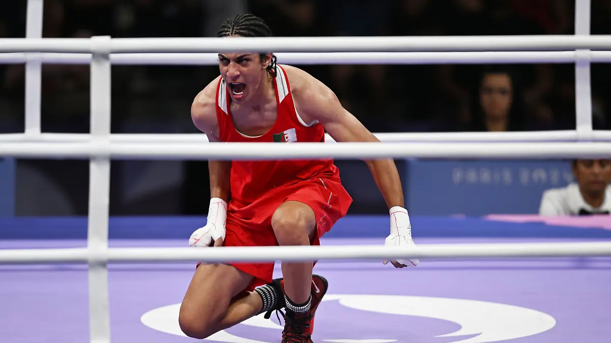 Haelt-dem-Druck-zumindest-im-Ring-stand-Algeriens-Boxerin-Imane-Khelif-holt-eine-Medaille