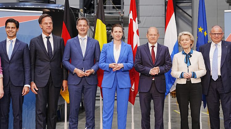 Europas Energie-Unionisten: Rutte, De Croo, Frederiksen, Scholz und von der Leyen (v.l. n.r).