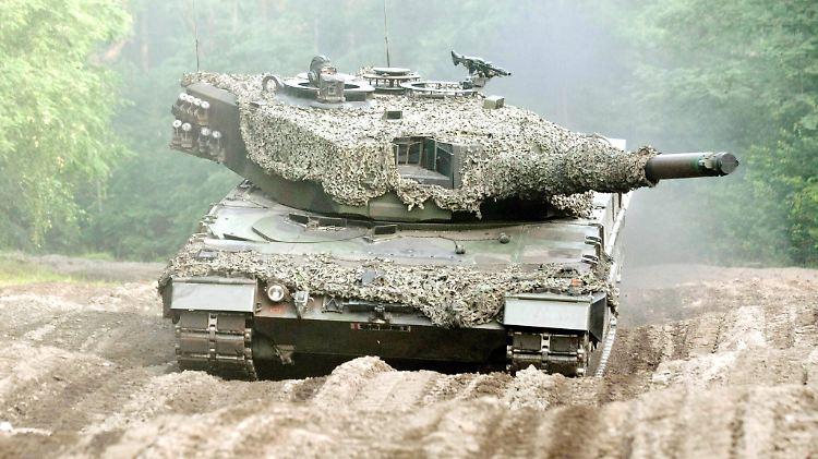 Berlin liefert 15 ältere Leopard 2 kostenlos - und hofft auf eine Großbestellung aus Prag.