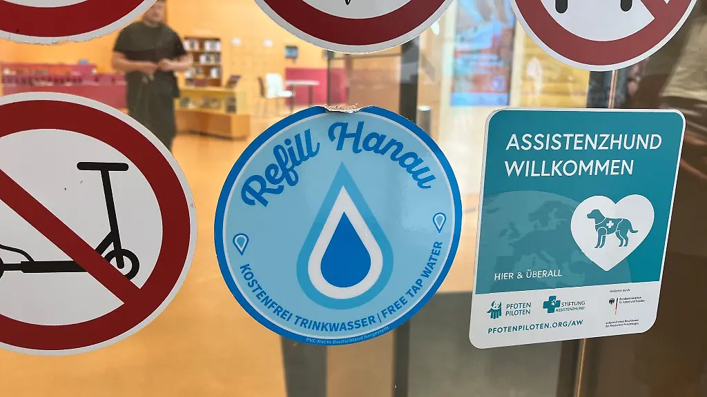 Stationen-wie-diese-sollen-Menschen-ermoeglichen-unterwegs-gratis-ihren-Durst-stillen-zu-koennen