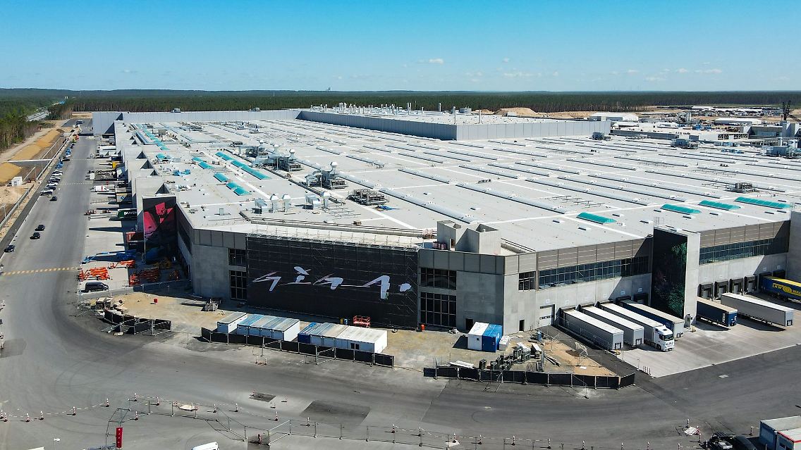 Das am östlichen Berliner Ring gelegene Tesla-Werk.