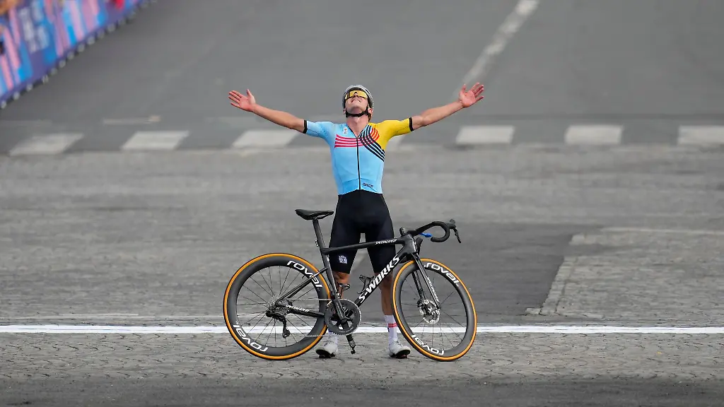 Evenepoel-geniesst-den-Olympiasieg