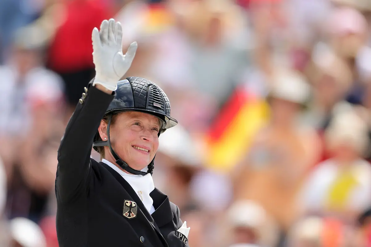 Isabell-Werth-gewinnt-mit-dem-deutschen-Team-Gold-in-der-Dressur