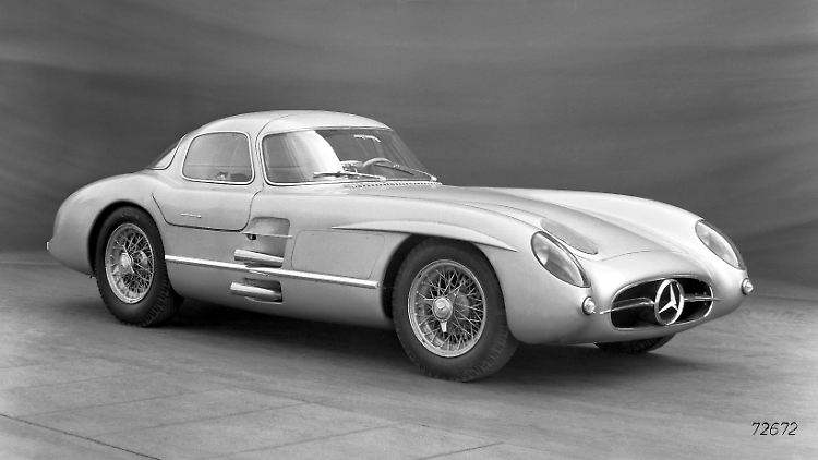 Historische Aufnahmen des legendären Mercedes-Benz 300 SLR Uhlenhaut Coupé.