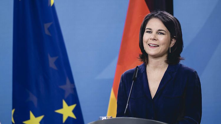 Baerbock diskutiert mit den anderen Außenministern der Europarat-Staaten über die Konsequenzen des ausscheidens Russlands.