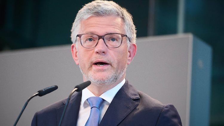 Sein Präsident Selenskyj sei von der "Leberwurst"-Aussage "not amused" gewesen, bei seinem Chef, Außenminister Kuleba, musste Melnyk sich erklären.