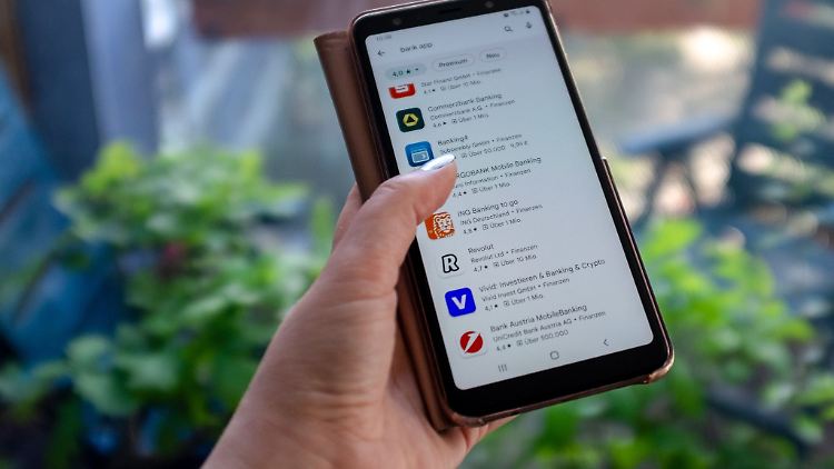 Am sichersten aus autorisierten Stores: Banking-Apps sollten besser nicht aus Drittwebseiten bezogen werden.