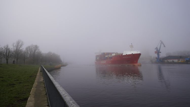 Der Nord-Ostee-Kanal verbindet die große, weite Welt. Eine kleine Welt an seinen Ufern zeichnet Kristine Bilkau nach. 