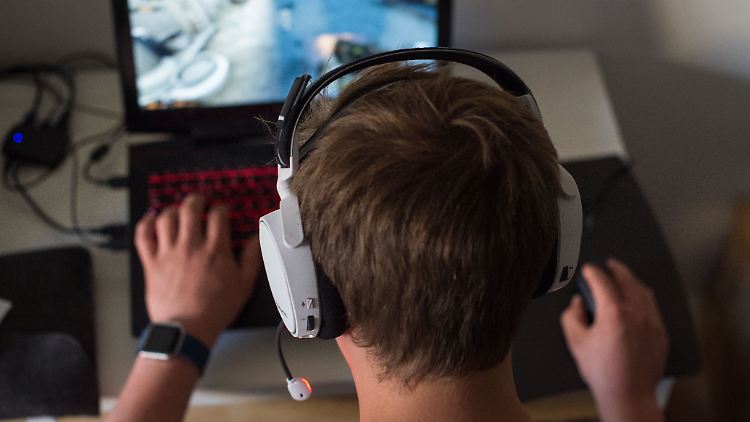 Etwa drei Prozent der Jugendlichen und jungen Erwachsenen gelten als computerspielsüchtig.