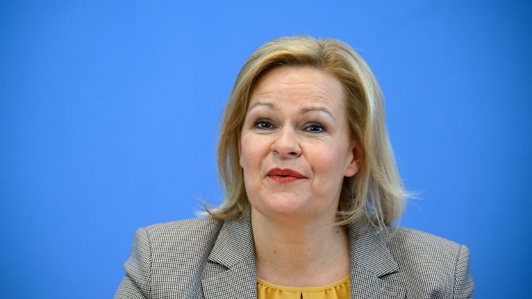 Heimatministerin Faeser hadert mit dem Namen ihres Ministeriums.