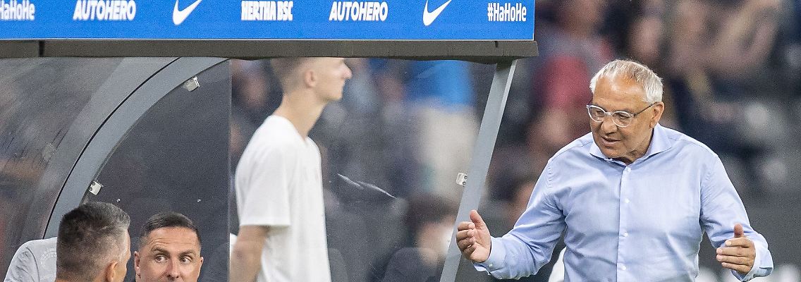 Hertha-Trainer Felix Magath (r) steht mit den Berlinern vor dem Abstieg.