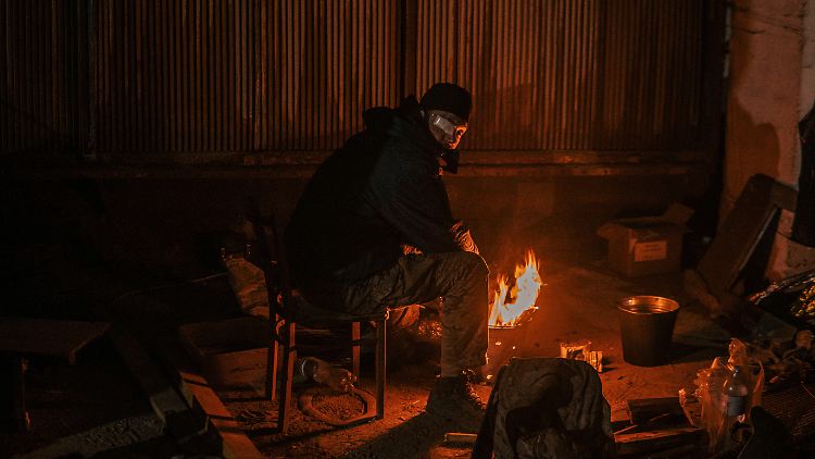 Im Stahlwerk Asowstal könnten die letzten Feuer bald erlöschen. Ob die verbliebenen Kämpfer das Werk bald vollständig verlassen, ist allerdings unklar.