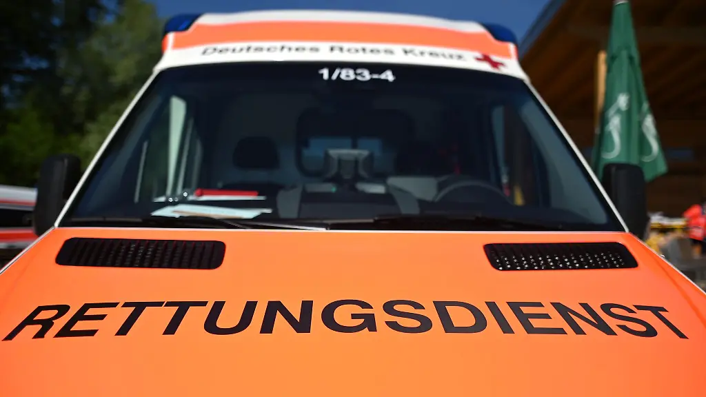 Ein-Pedelec-Fahrer-ist-nach-einem-schweren-Unfall-auf-einer-Landstrasse-gestorben