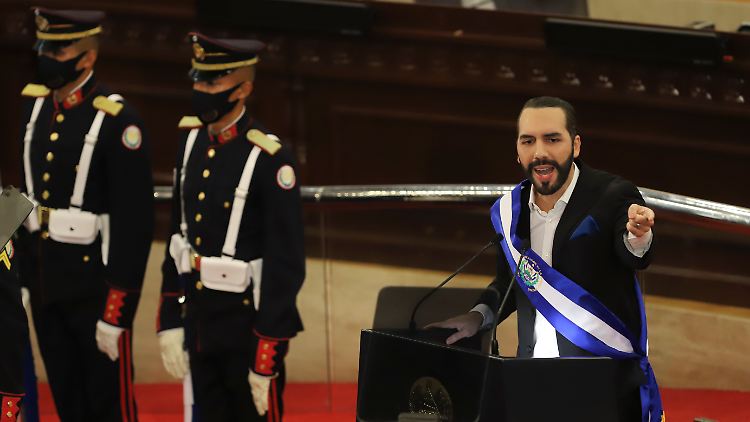 Der salvadorianische Präsident Nayib Bukele im vergangenen Jahr bei einer Rede im Kongress.